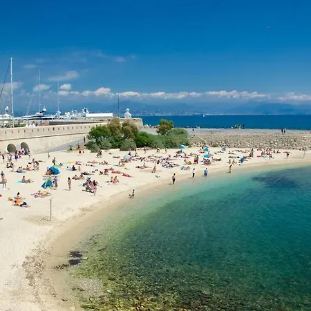 #202-heart Of Vieil - Place Nationale-high-end Newly Renovated & Furnished Apartmán