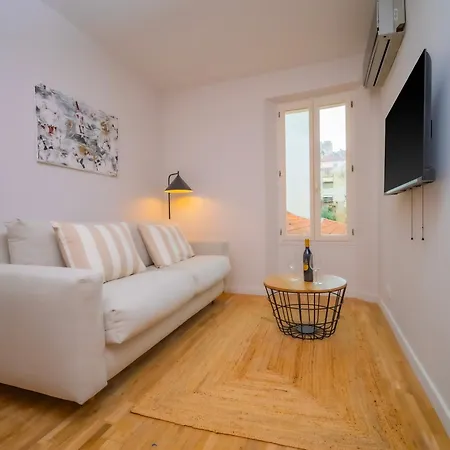 #202-heart Of Vieil - Place Nationale-high-end Newly Renovated & Furnished Apartment