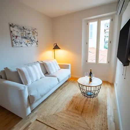 #202-heart Of Vieil - Place Nationale-high-end Newly Renovated & Furnished Apartment