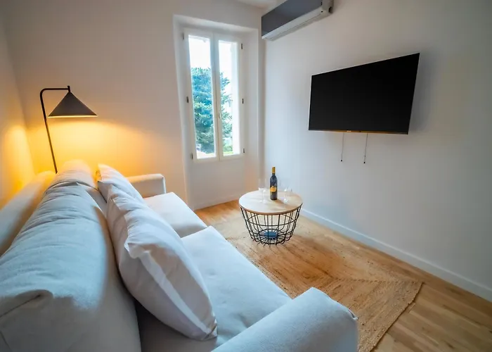 Апартаменты #202-heart Of Vieil - Place Nationale-high-end Newly Renovated & Furnished