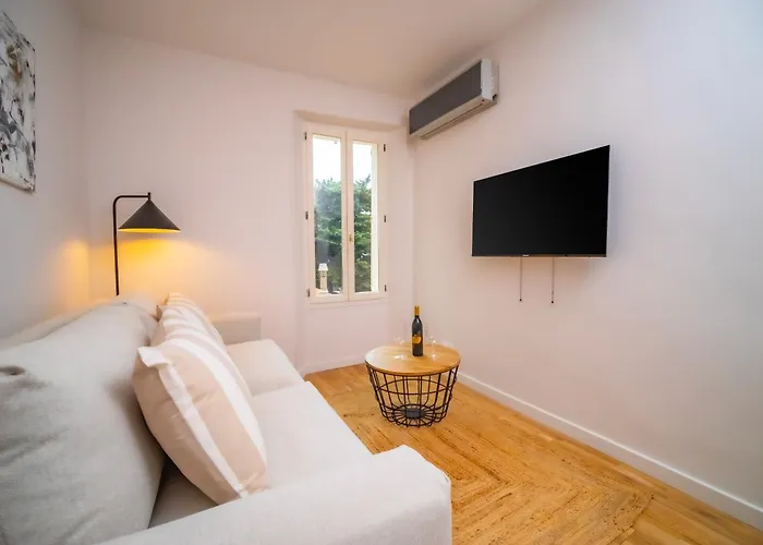 #202-heart Of Vieil - Place Nationale-high-end Newly Renovated & Furnished * Αντίμπ