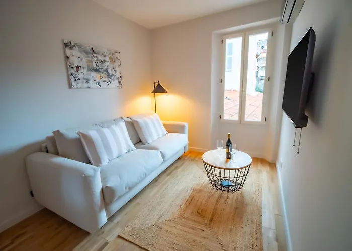 #202-heart Of Vieil - Place Nationale-high-end Newly Renovated & Furnished Апартаменты