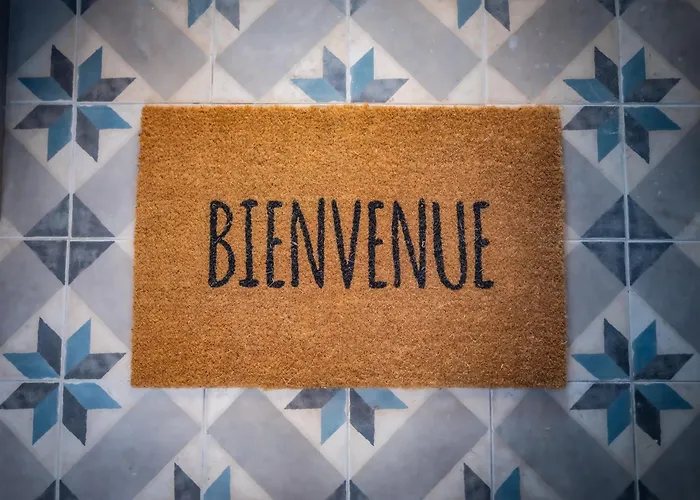 #202-heart Of Vieil - Place Nationale-high-end Newly Renovated & Furnished Апартаменты *